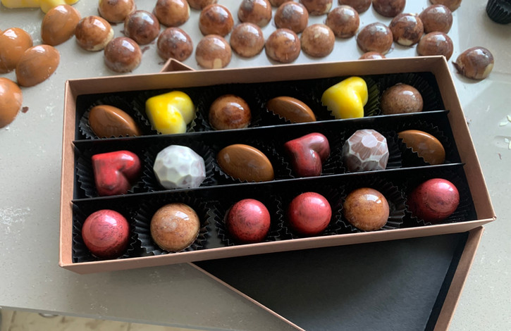 18 bonbons in a box